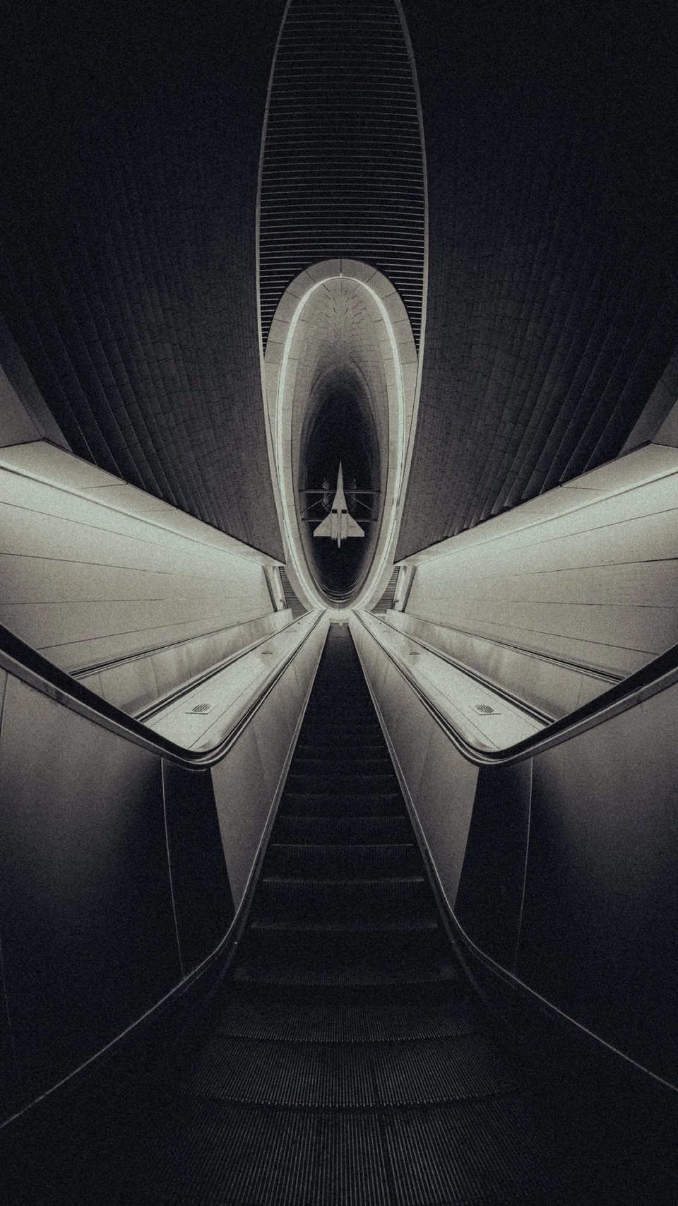 Schwarz-Weiß-Aufnahme einer Rolltreppe in einer Metrostation